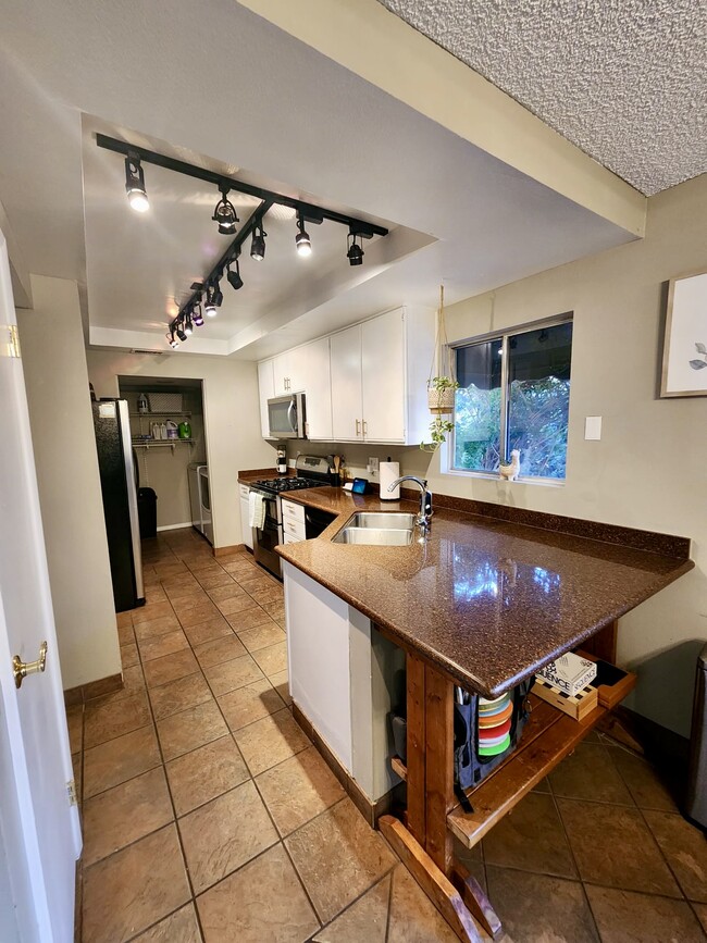 Photo - 104 Boysenberry Ln