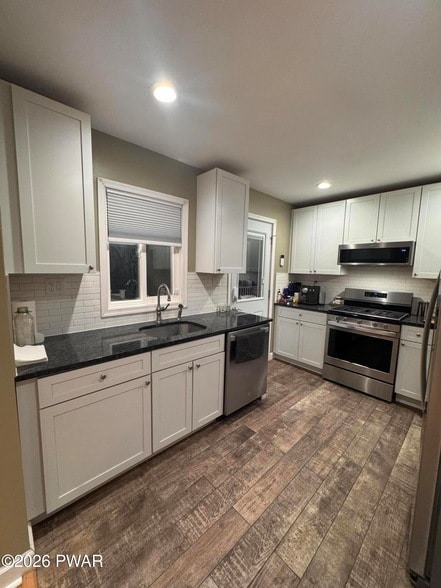 Photo - 200 Avenue H