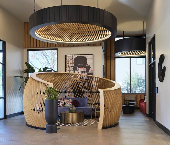 Clubhouse Leasing - Halogen Apartments