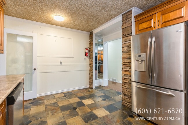 Photo - 2088 Majestic Crescent
