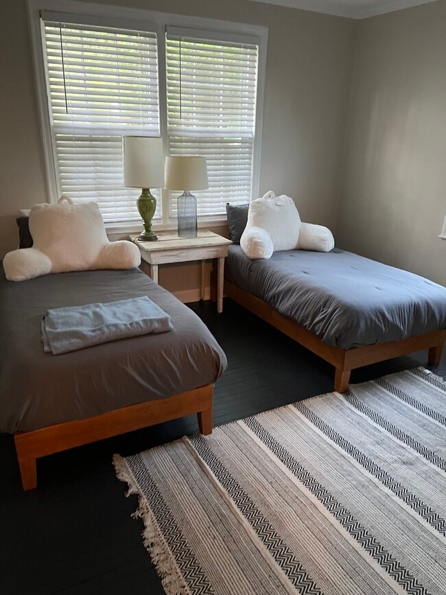 Photo - 611 Greenway Dr