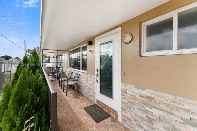 Photo - 820 SW 17th Ave Unit 1