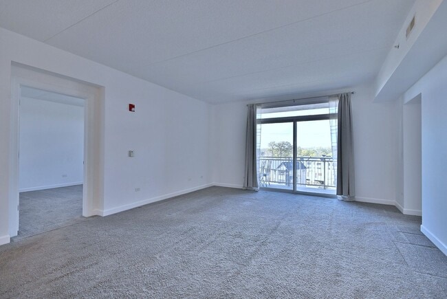 Photo - Bright & Spacious Condo in Great Location!
