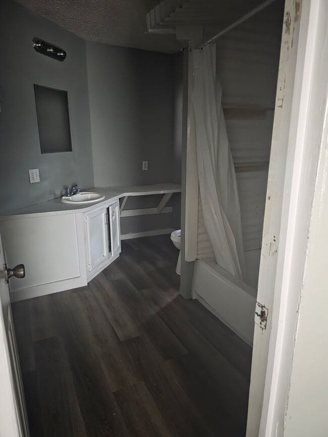 Photo - 711 Hillside Dr