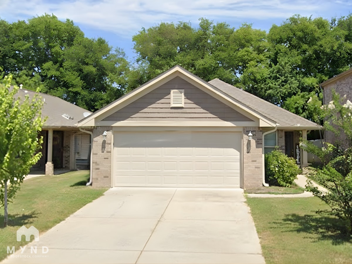 Photo - 201 Bermuda Lakes Dr