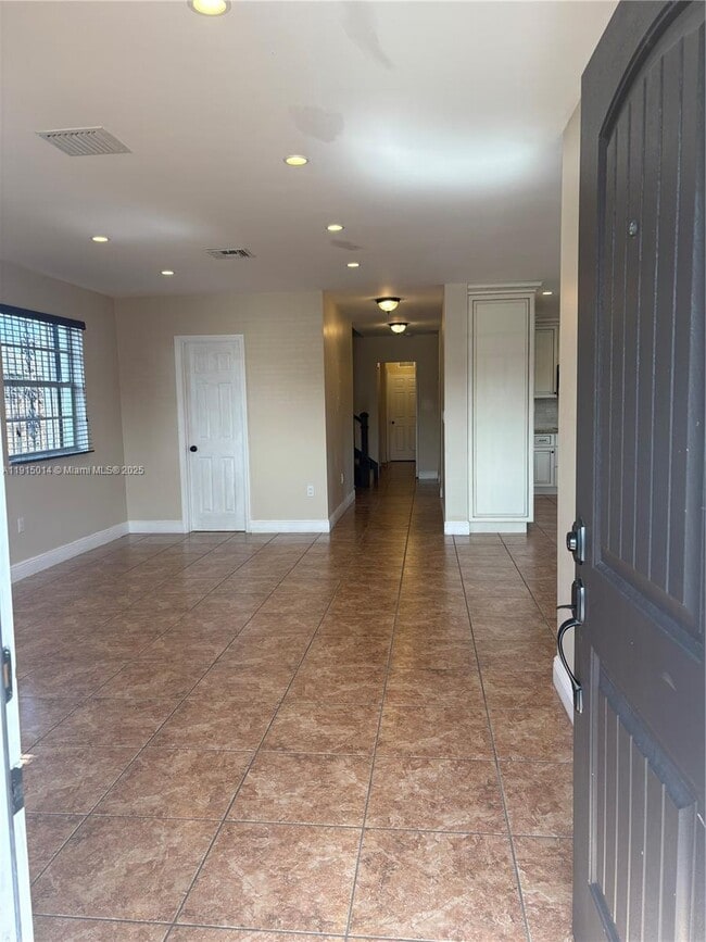 Photo - 819 E 26th St