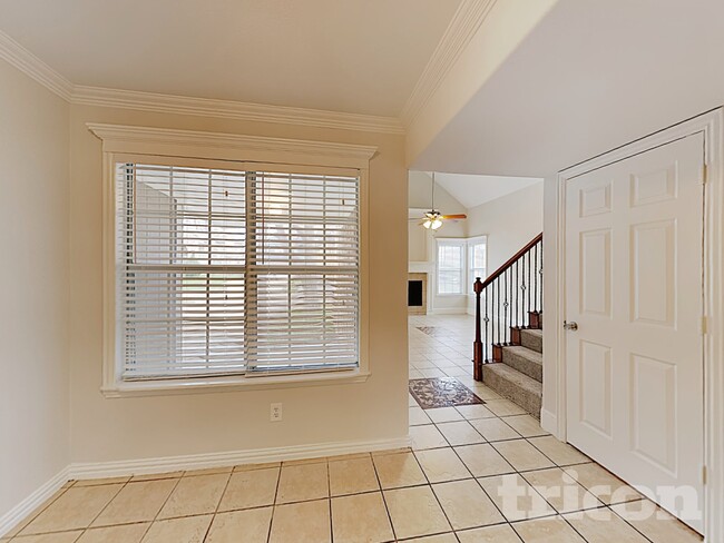 Photo - 822 Foxridge Dr