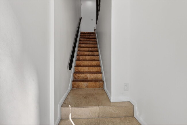 Staircase - 825 NE 120th St Unit W