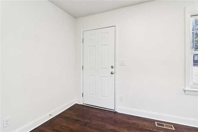 Photo - 914 Clay Rd SW