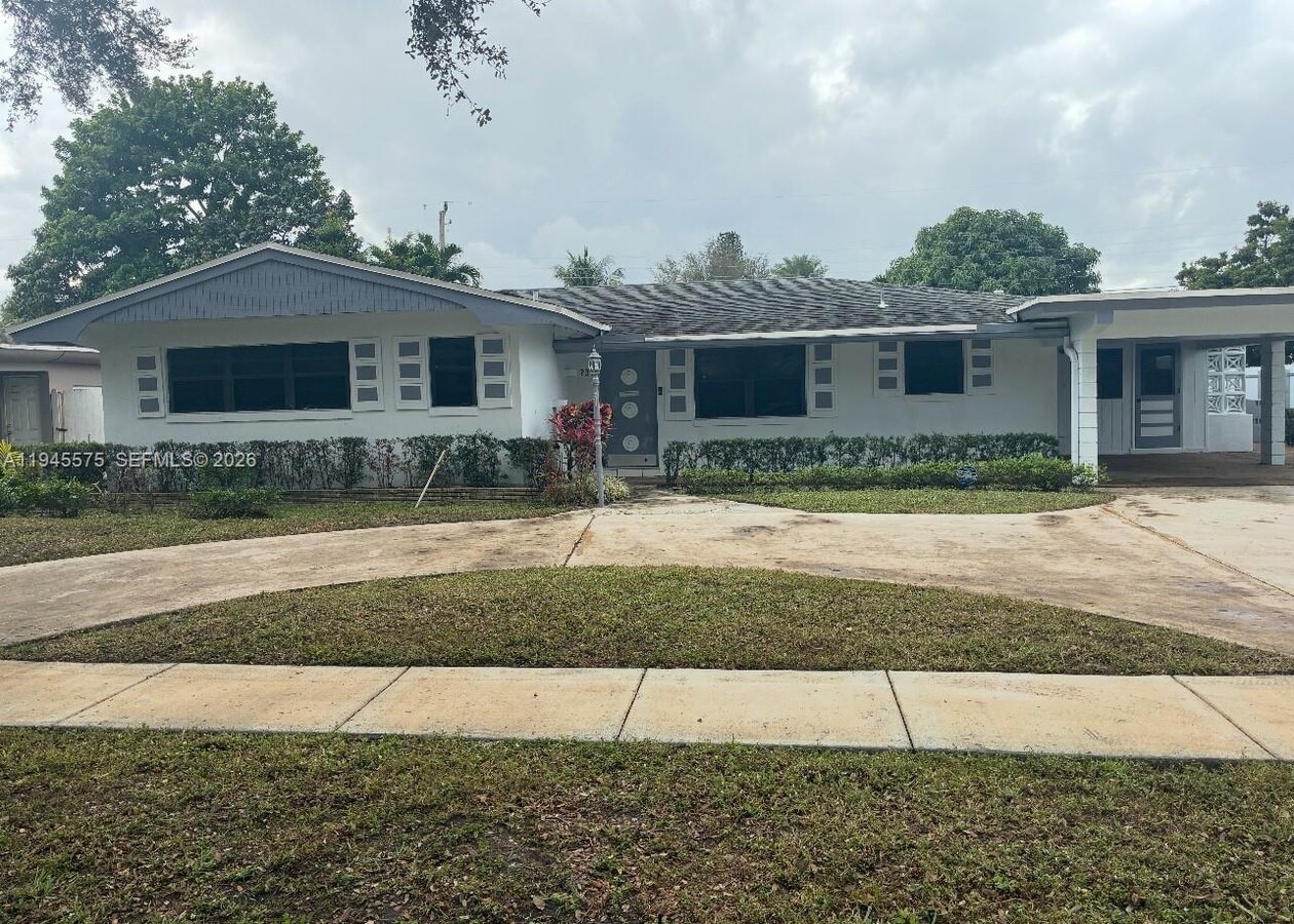 Photo - 737 W Dayton Cir