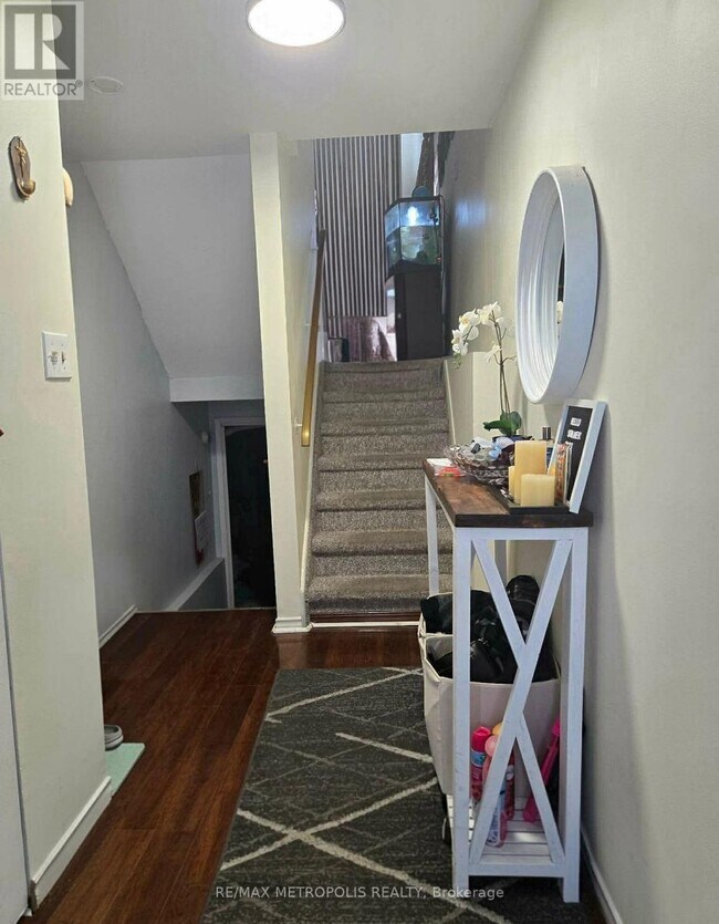 Photo - 222 Pearson St