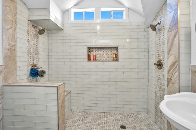 Building Photo - 631 Clear Lake Rd