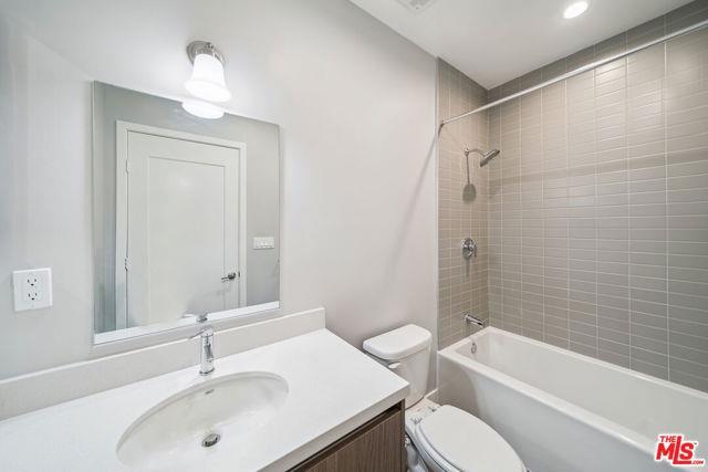 Building Photo - 1223 Hayworth Ave Unit 9