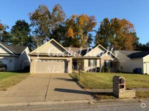 Building Photo - 3 bedroom 2 bath North side Home!