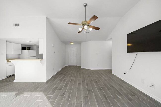 Photo - 7010 Foxmar Ln