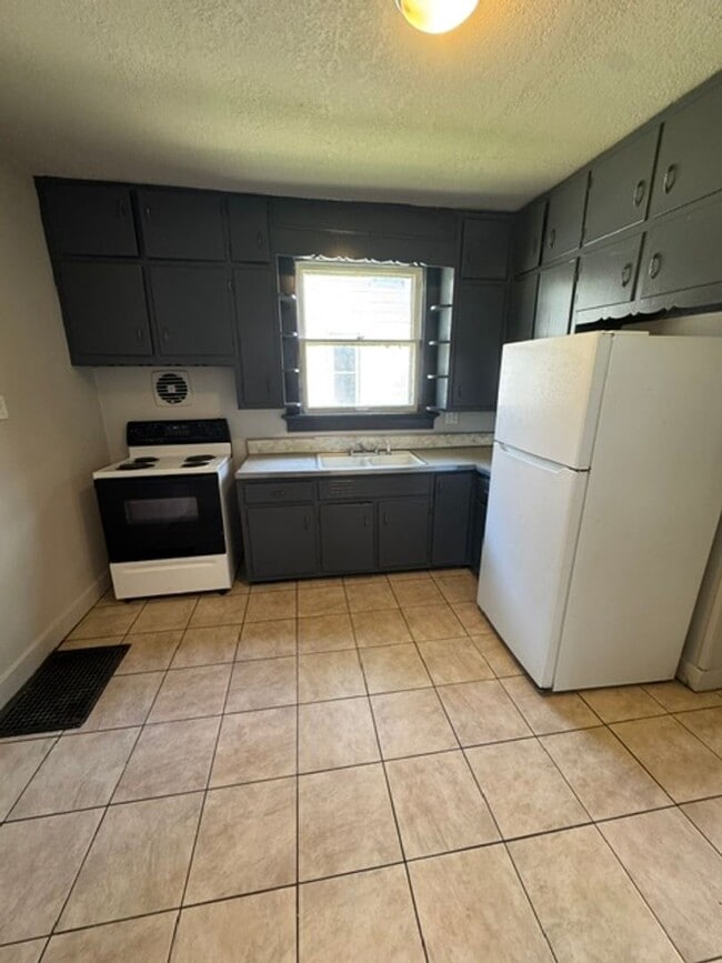 Photo - 1307 St Marys Ave