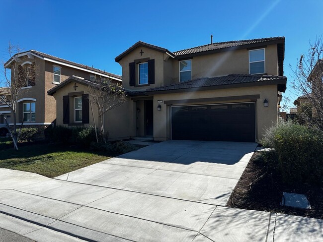 Beautiful 4 bedrooms, 3 bath home in Fontana - Beautiful 4 bedrooms, 3 bath home in Fontana