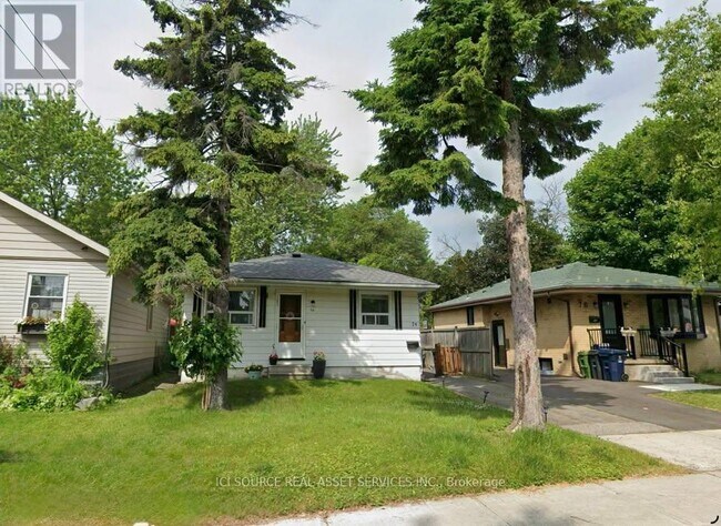 Photo - 74 Vanbrugh Ave