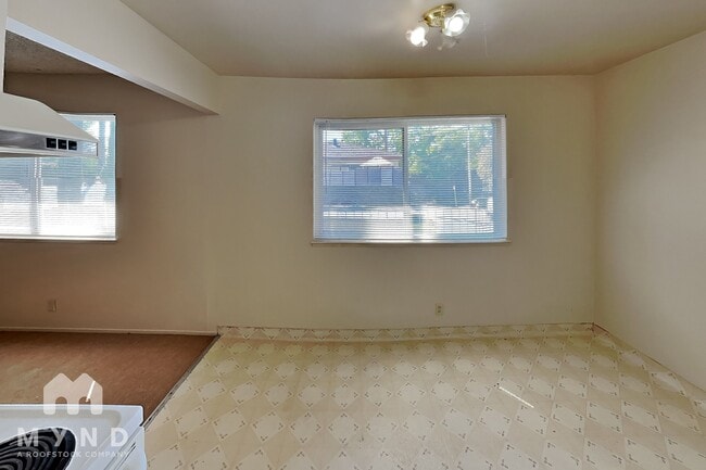 Photo - 481 Auburn Way Unit 4