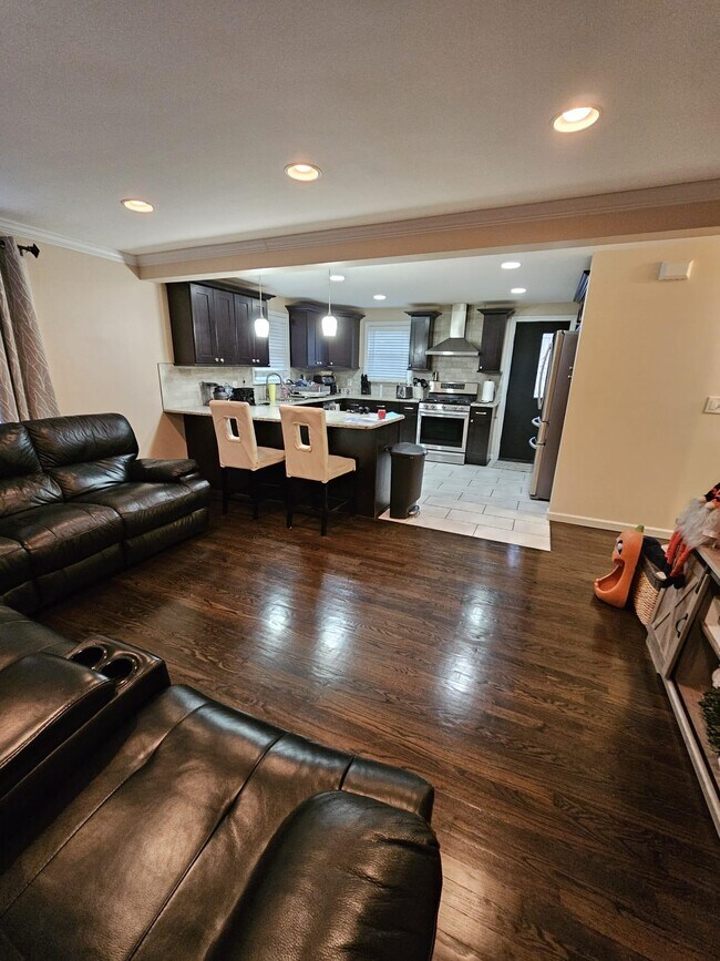 Photo - 121 Canterbury Ave