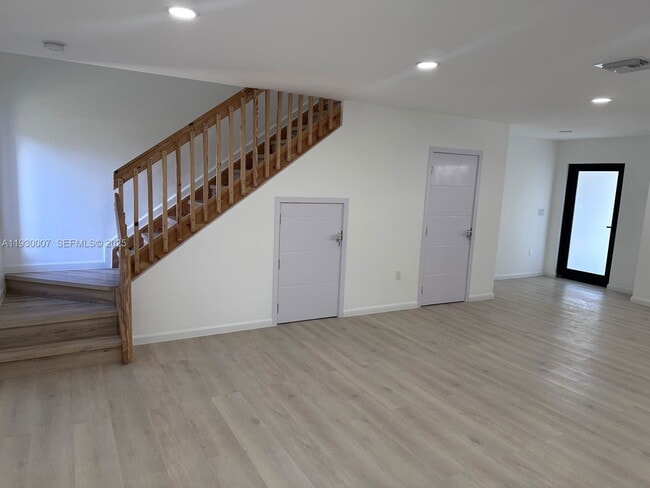 Photo - 574 NW 7th St