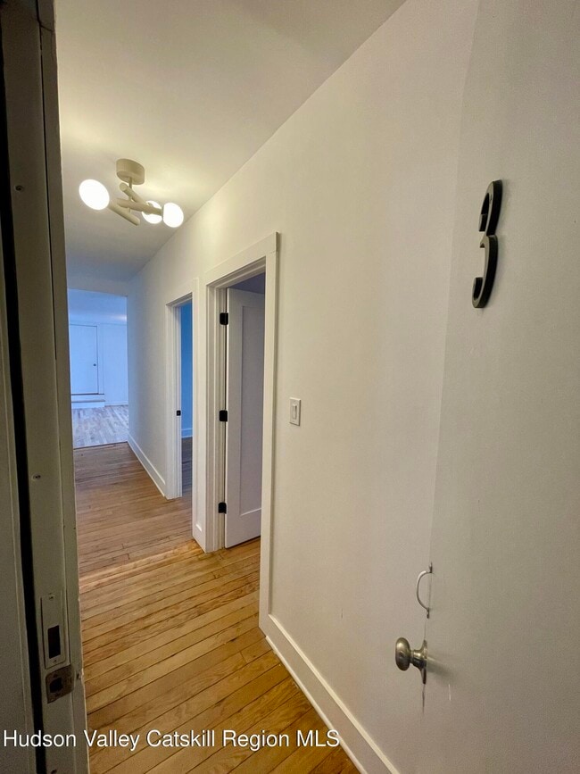 Photo - 725 Warren St