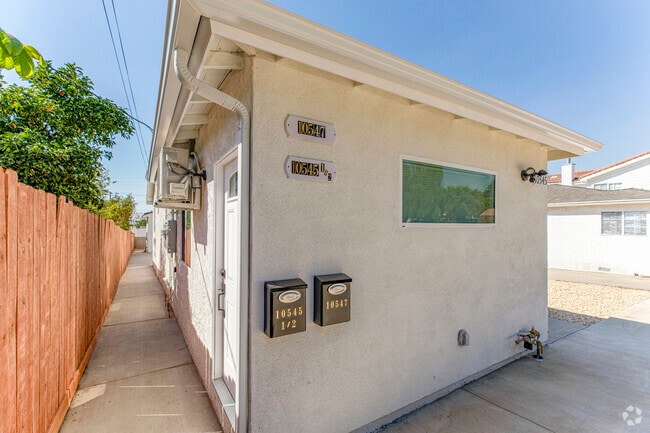 Building Photo - 10545 Leolang Ave Rental