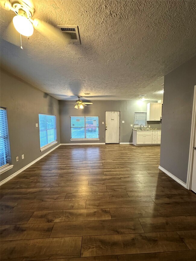 Photo - 8611 Findlay St