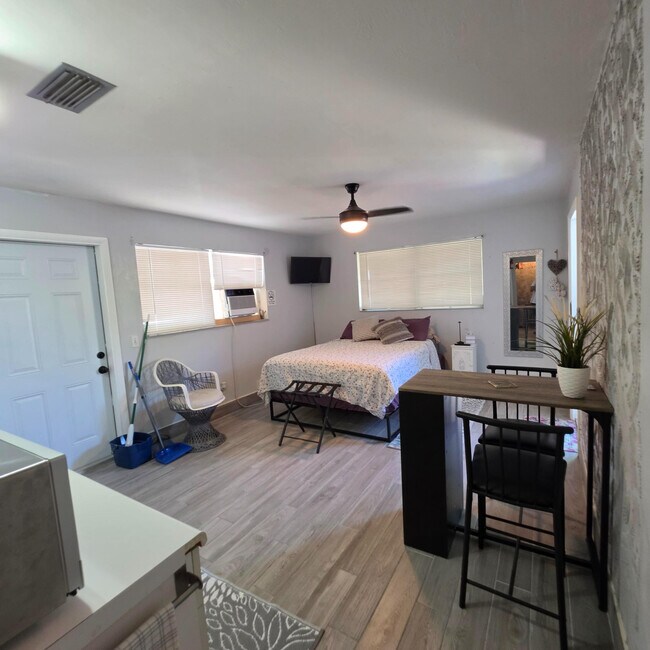 Photo - 141 SE 2nd Ave
