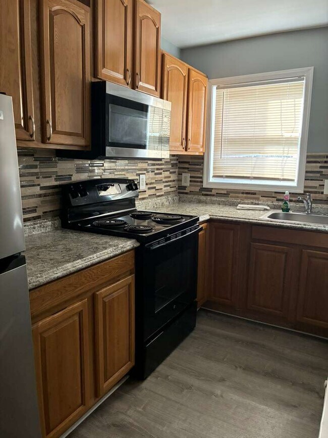 Photo - 807 Stoll St