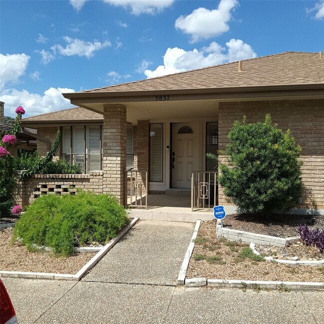 Photo - 5837 Northgap Dr