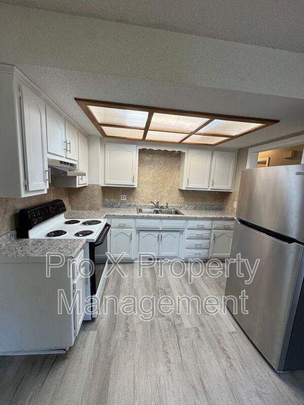 Photo - 459 W Grand St