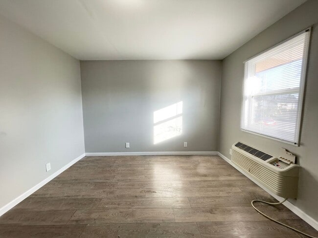 Photo - 1812 W 7th St Unit 1814 W 7th St.