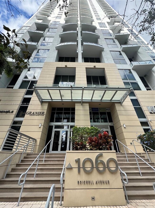 Photo - 1050 Brickell Ave Unidad 1702 Rental