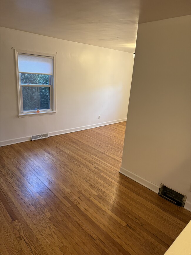 Photo - 242 Adelaide Pl