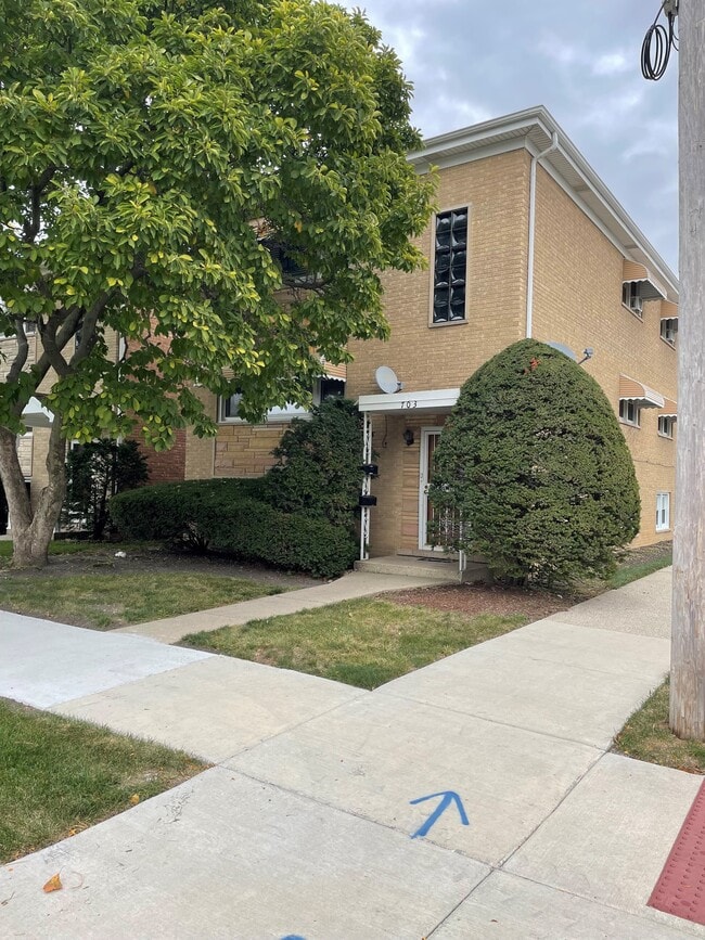 Building Photo - 703 N 11th Ave Unit 1