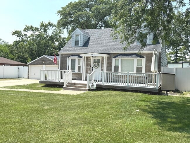 Photo - 684 Pfingsten Rd