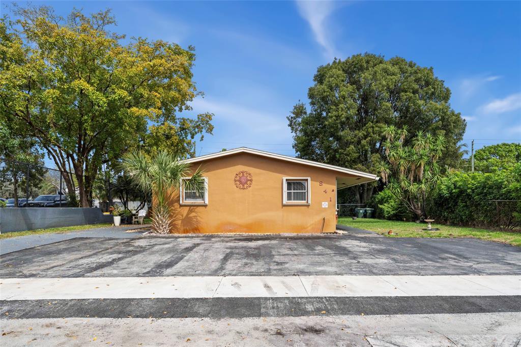 Photo - 841 NW 39th St Unit 4