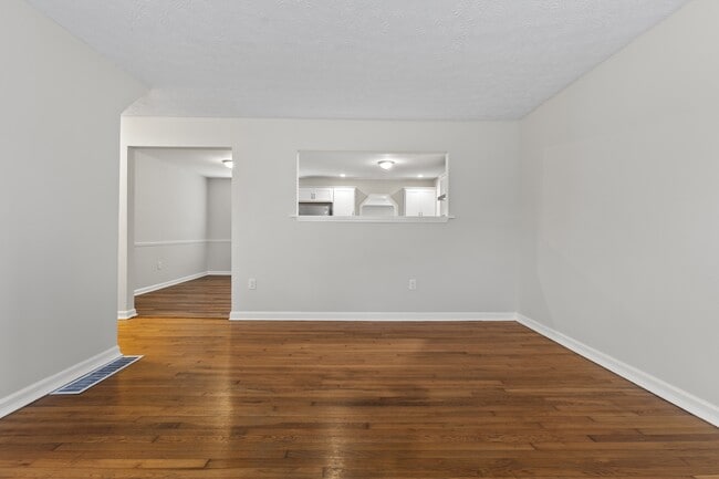 Photo - 702 Della Dr