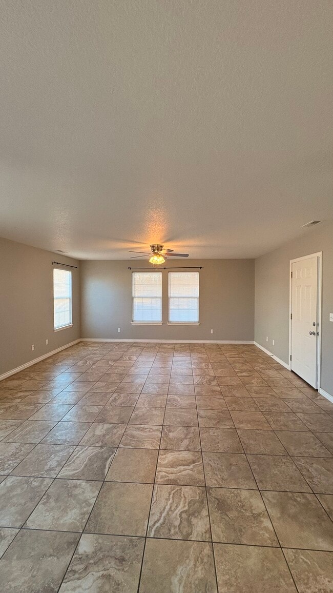 Open living and dining - 1614 S College St