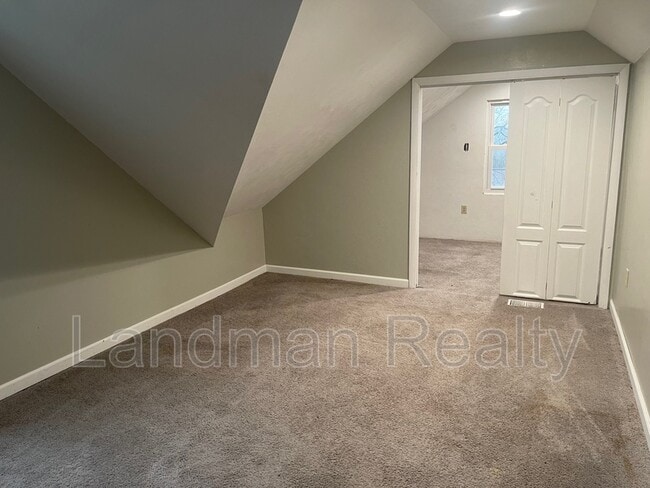 Building Photo - 323 Idlewood Rd