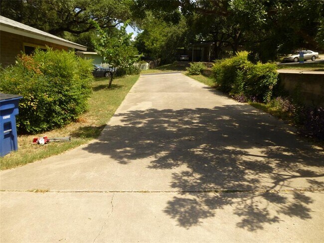 Photo - 3402 S Oak Dr