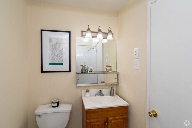 1BR, 1BA - 780SF - Bathroom