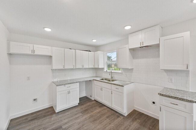 Photo - 8711 Southwark St