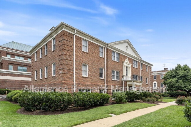 Building Photo - 718 S Washington St