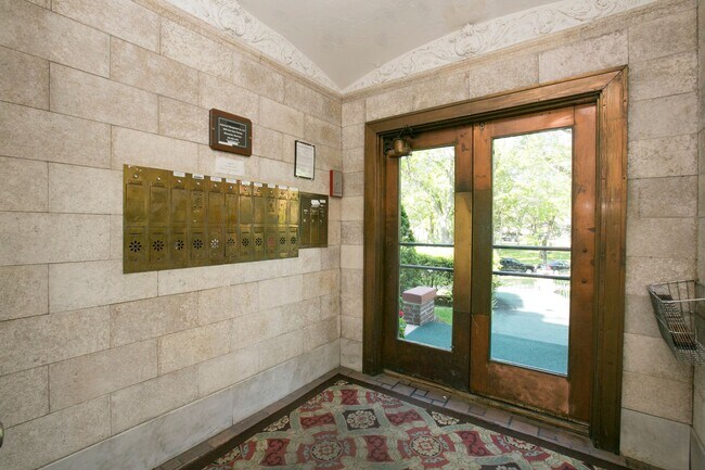 Photo - Calhoun Beach Apartments