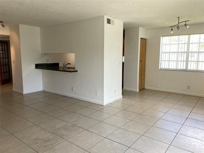 Photo - 8734 SW 3rd St Unidad 107