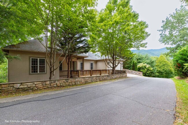 370 Country Club Dr