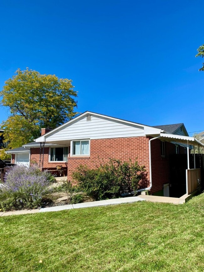 Building Photo - Available for 2026-2027 Fall Pre-Leasing! ...