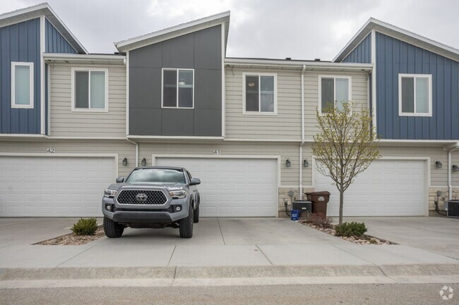 Building Photo - 273 E 1850 N Rental